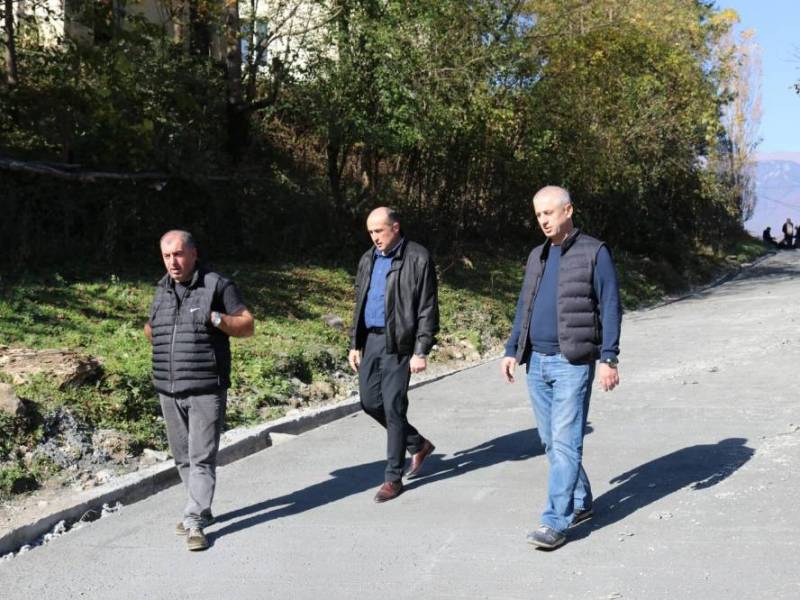 ცაგერის მუნიციპალიტეტის სოფელ აღვში აქტიურად მიმდინარეობს საავტომობილო გზის სარემონტო...